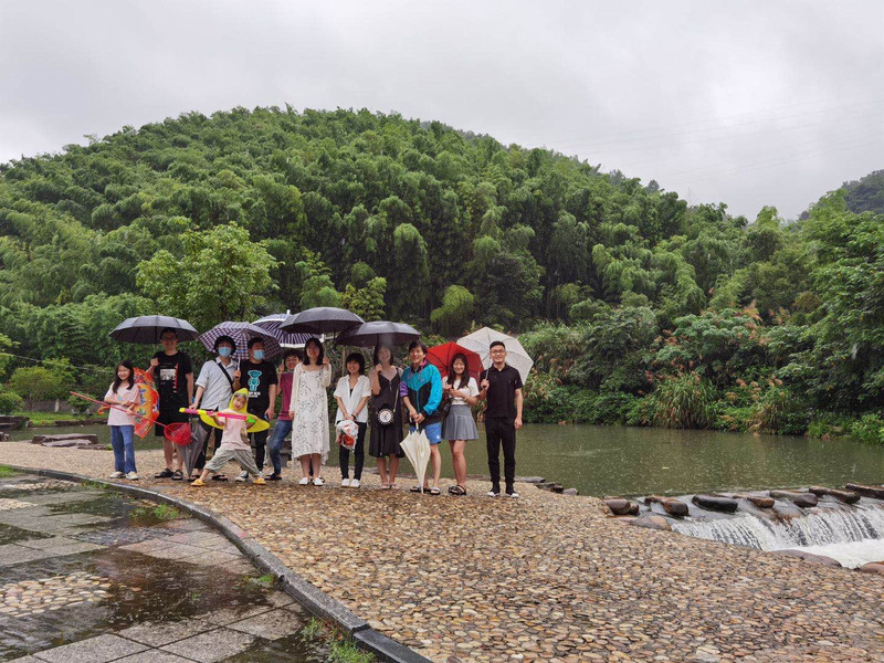 優景國內業務部&設計部的雨中燒烤