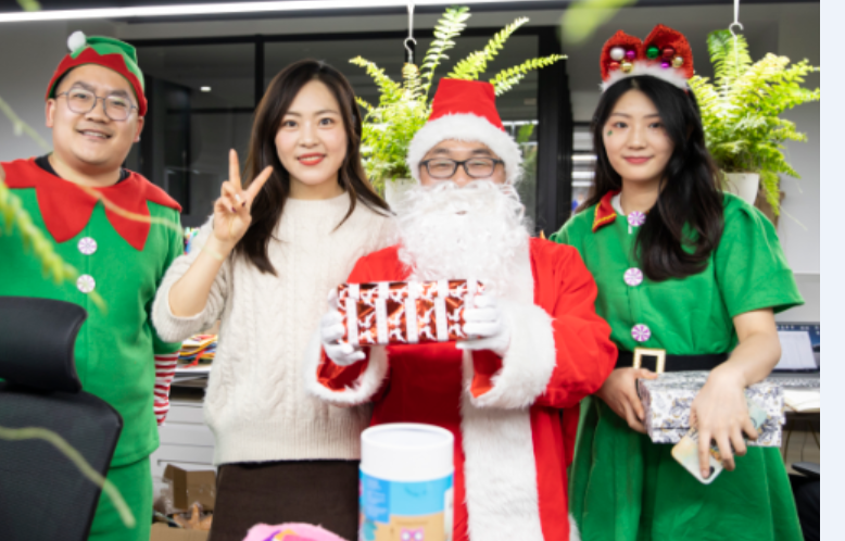 優景公司開展圣誕驚喜活動